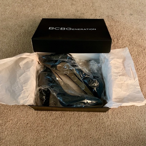BCBG Heels - LIKE NEW - Picture 5 of 6